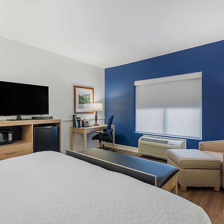 Best Western Plus Westgate Inn And Suites Leland Εξωτερικό φωτογραφία