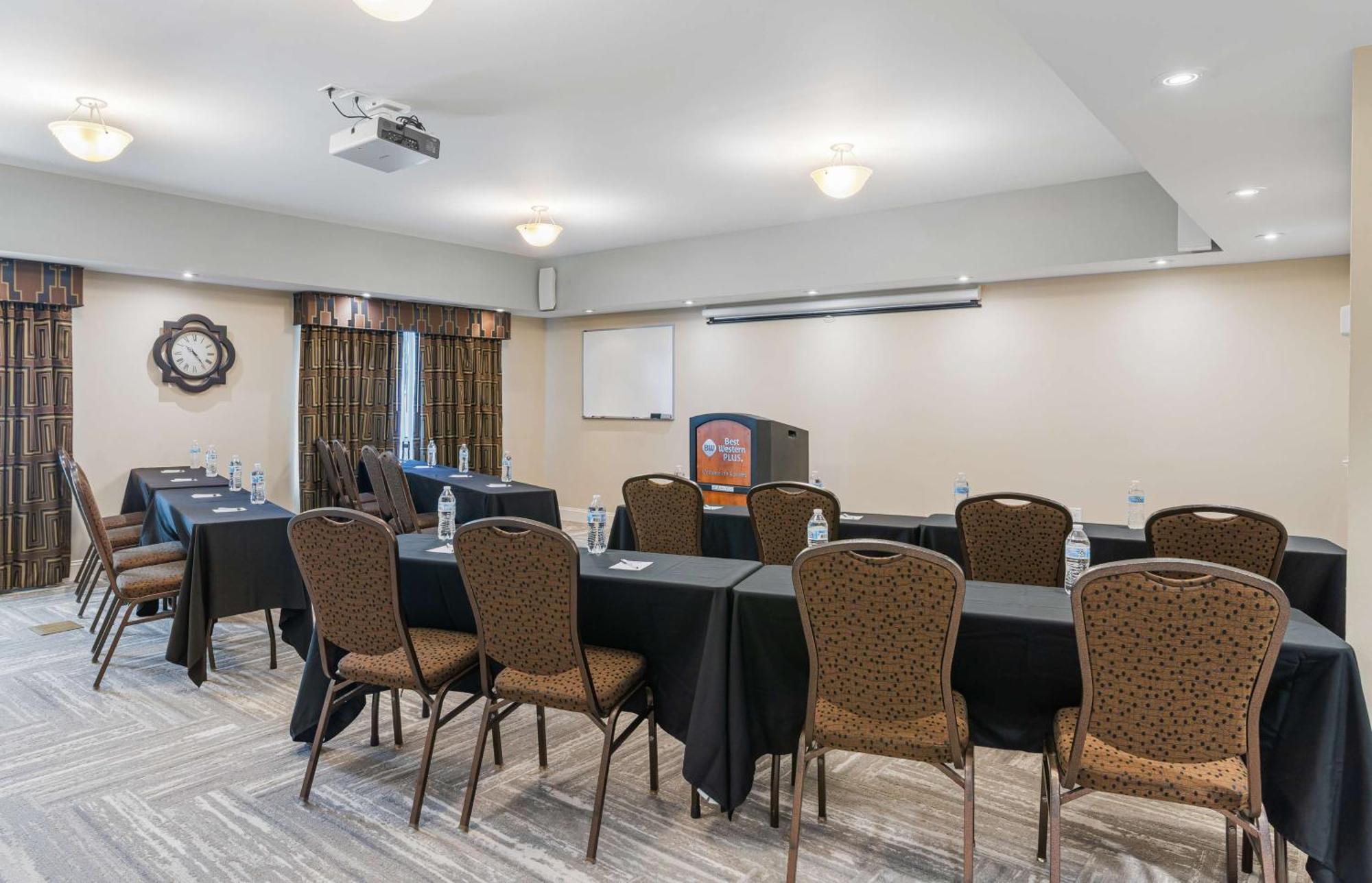 Best Western Plus Westgate Inn And Suites Leland Εξωτερικό φωτογραφία