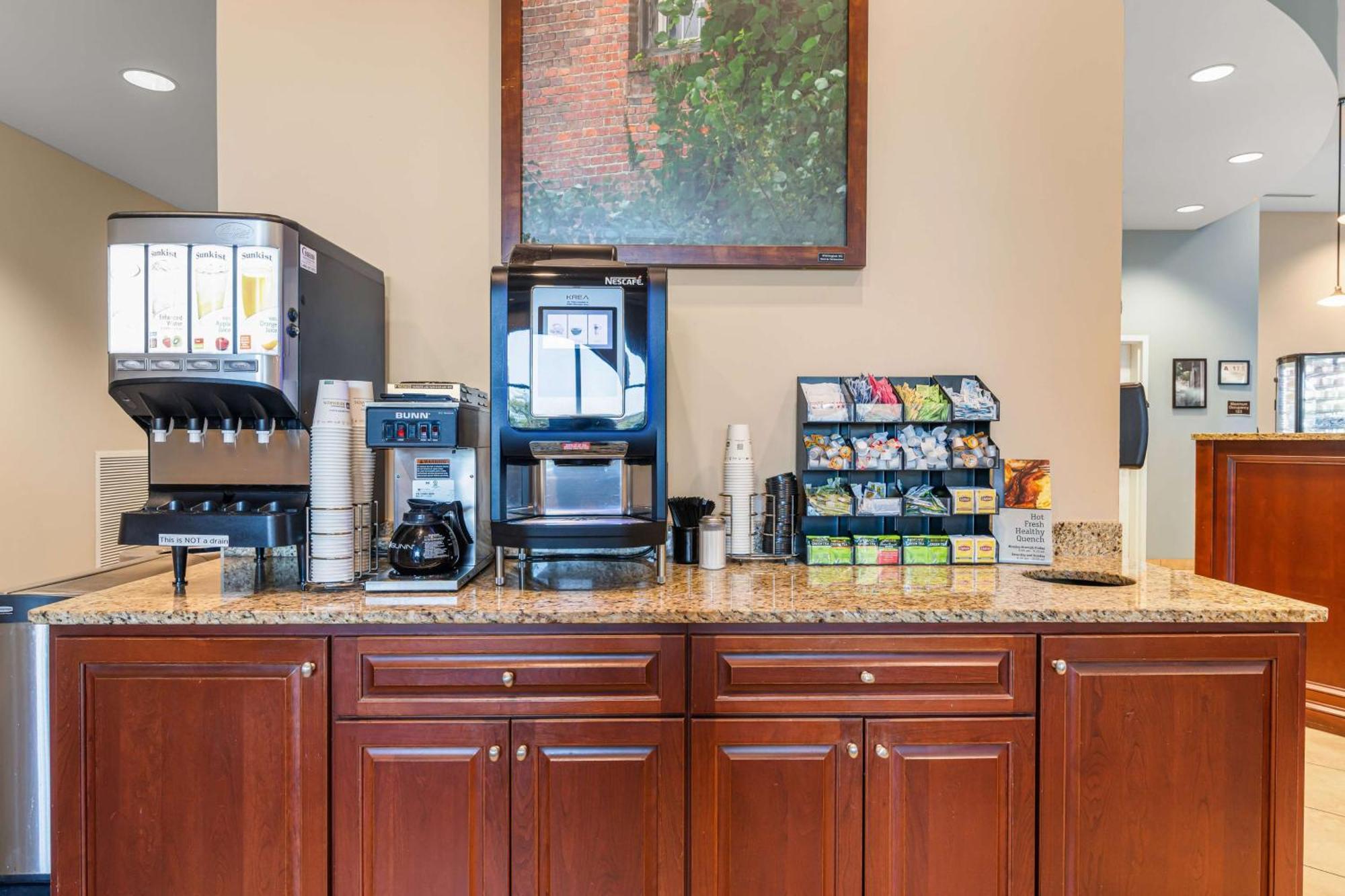 Best Western Plus Westgate Inn And Suites Leland Εξωτερικό φωτογραφία
