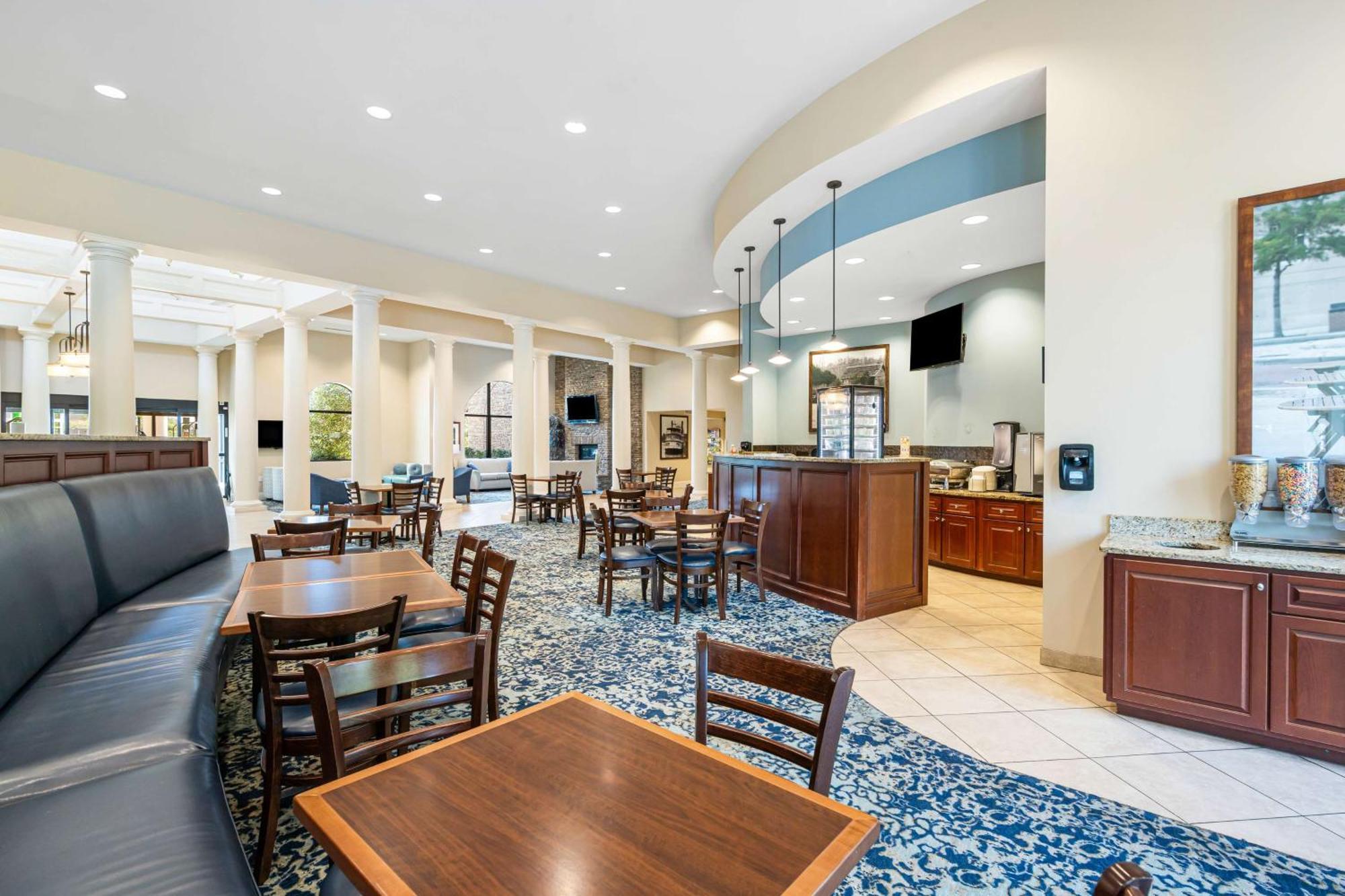 Best Western Plus Westgate Inn And Suites Leland Εξωτερικό φωτογραφία