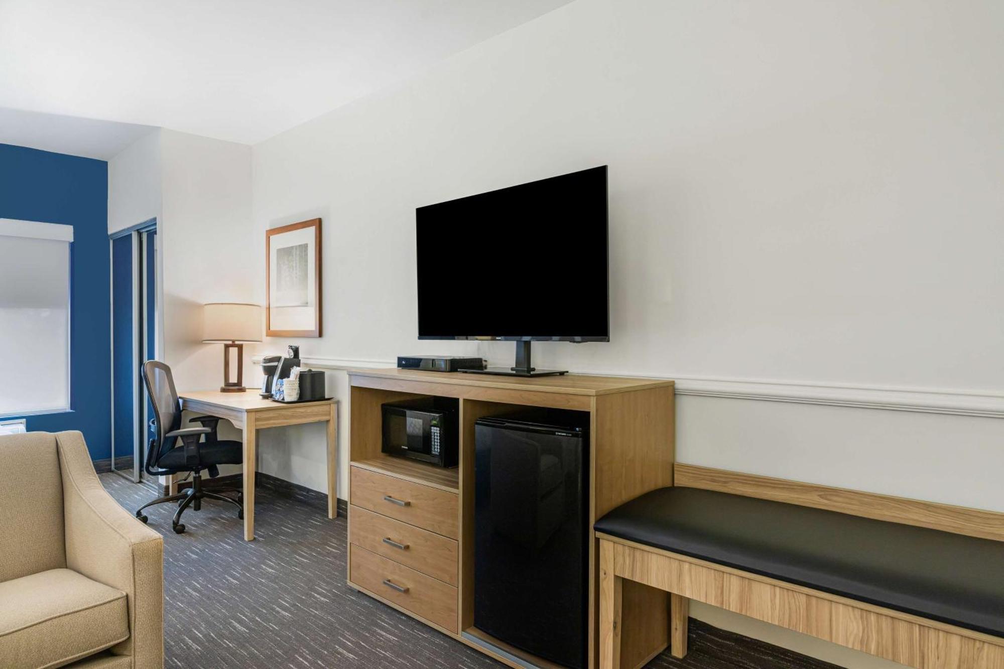 Best Western Plus Westgate Inn And Suites Leland Εξωτερικό φωτογραφία